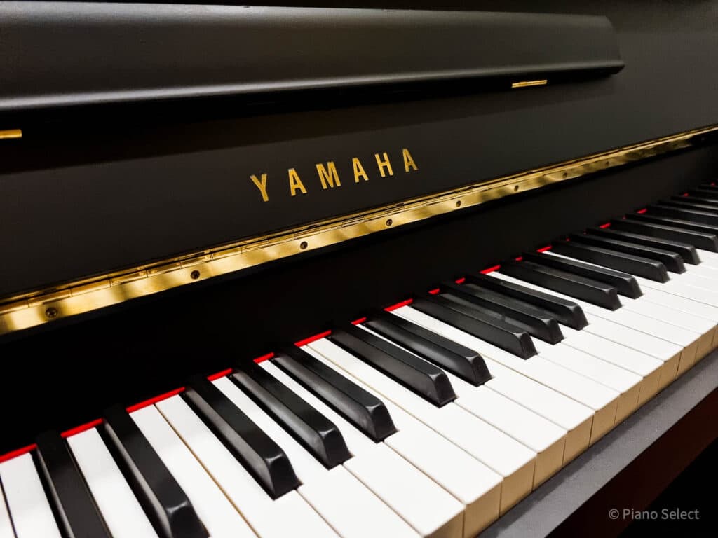Yamaha C108 piano 5136188