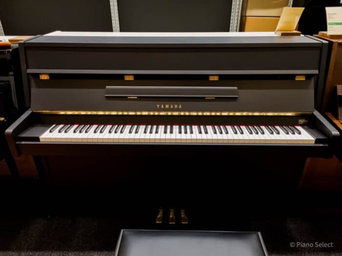 Yamaha C108 piano 5136188