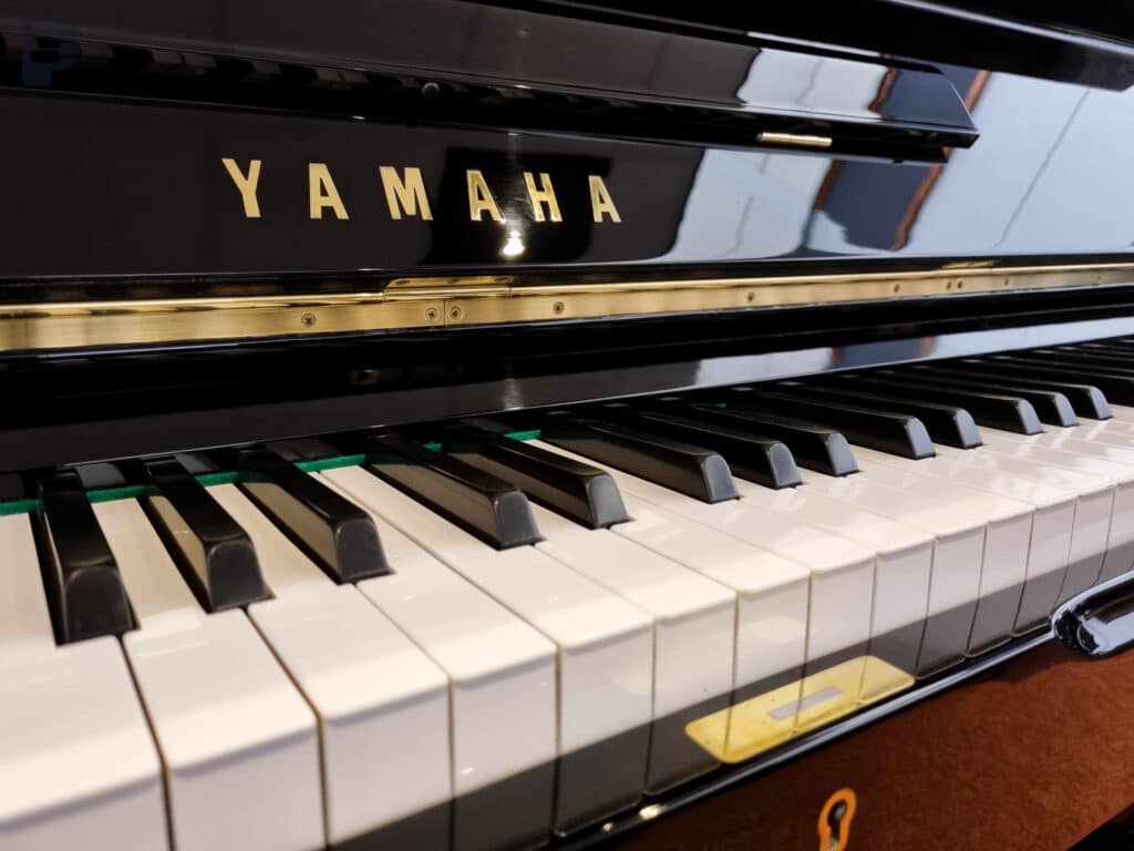 Yamaha U1H piano 2321916