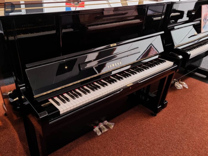 Yamaha UX1 piano 3856934