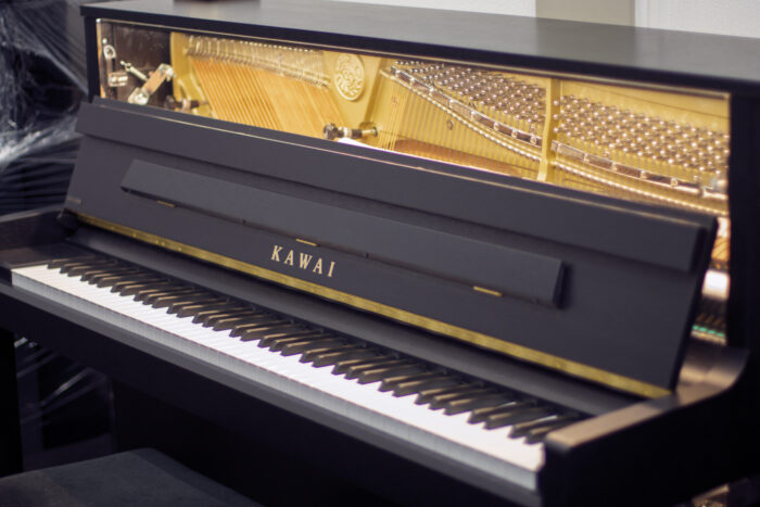 Kawai E-200 plexiglas piano