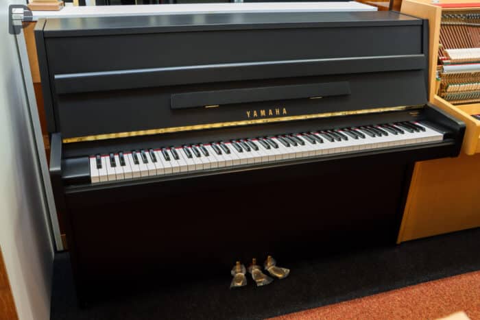Yamaha C104 piano 2384512