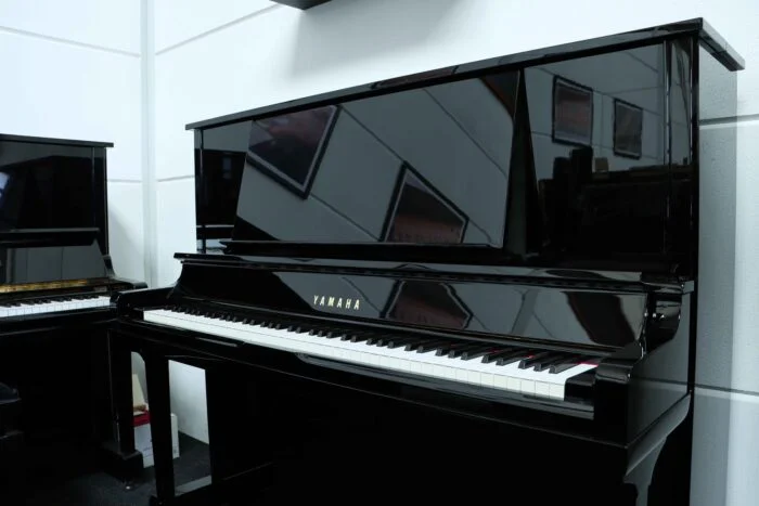 Yamaha UX3 (UX30BL) piano 4669077