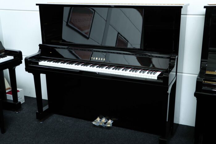 Yamaha UX3 (UX30BL) piano 4669077