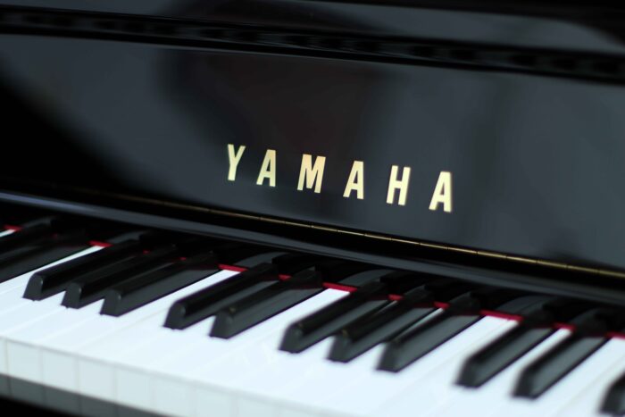 Yamaha UX3 (UX30BL) piano 4669077