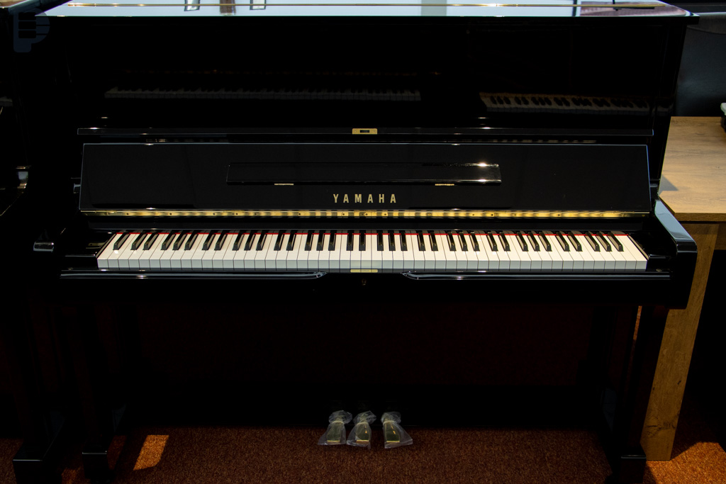 Yamaha U1 (U1A) piano